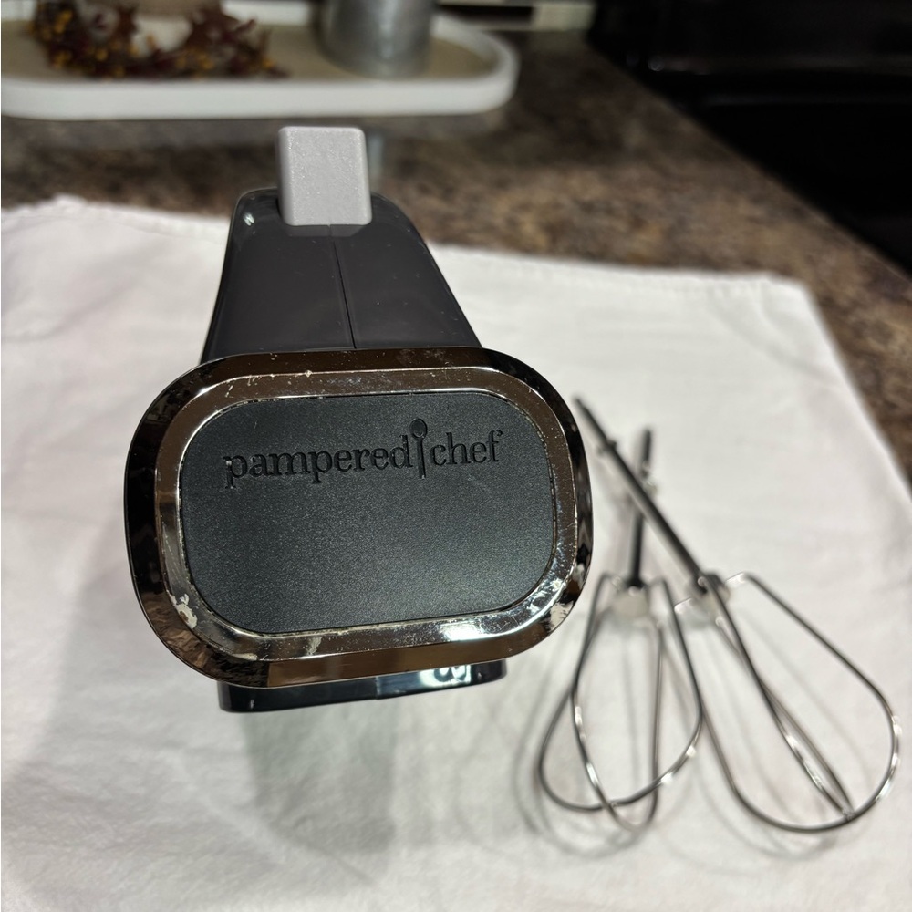 The Pampered Chef- **Replacement** Flex+ Hand Mixer Attachment w/beaters - Picture 4 of 12